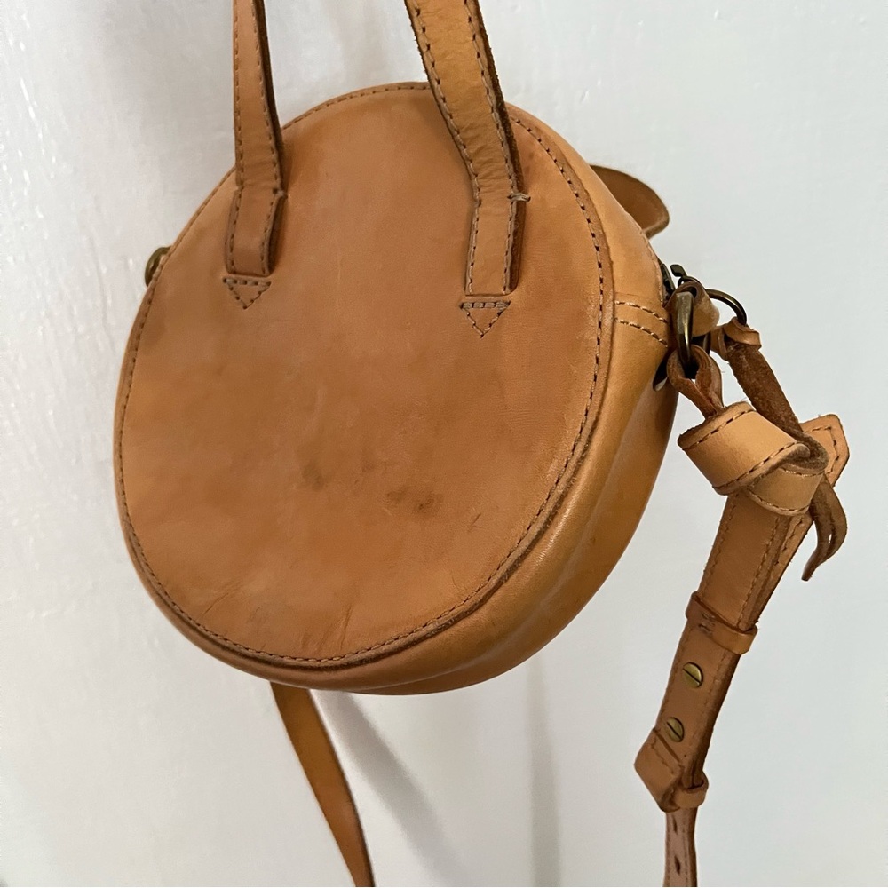 Madewell "Juno" Crossbody Round Bag Saddle Leather - Picture 6 of 7